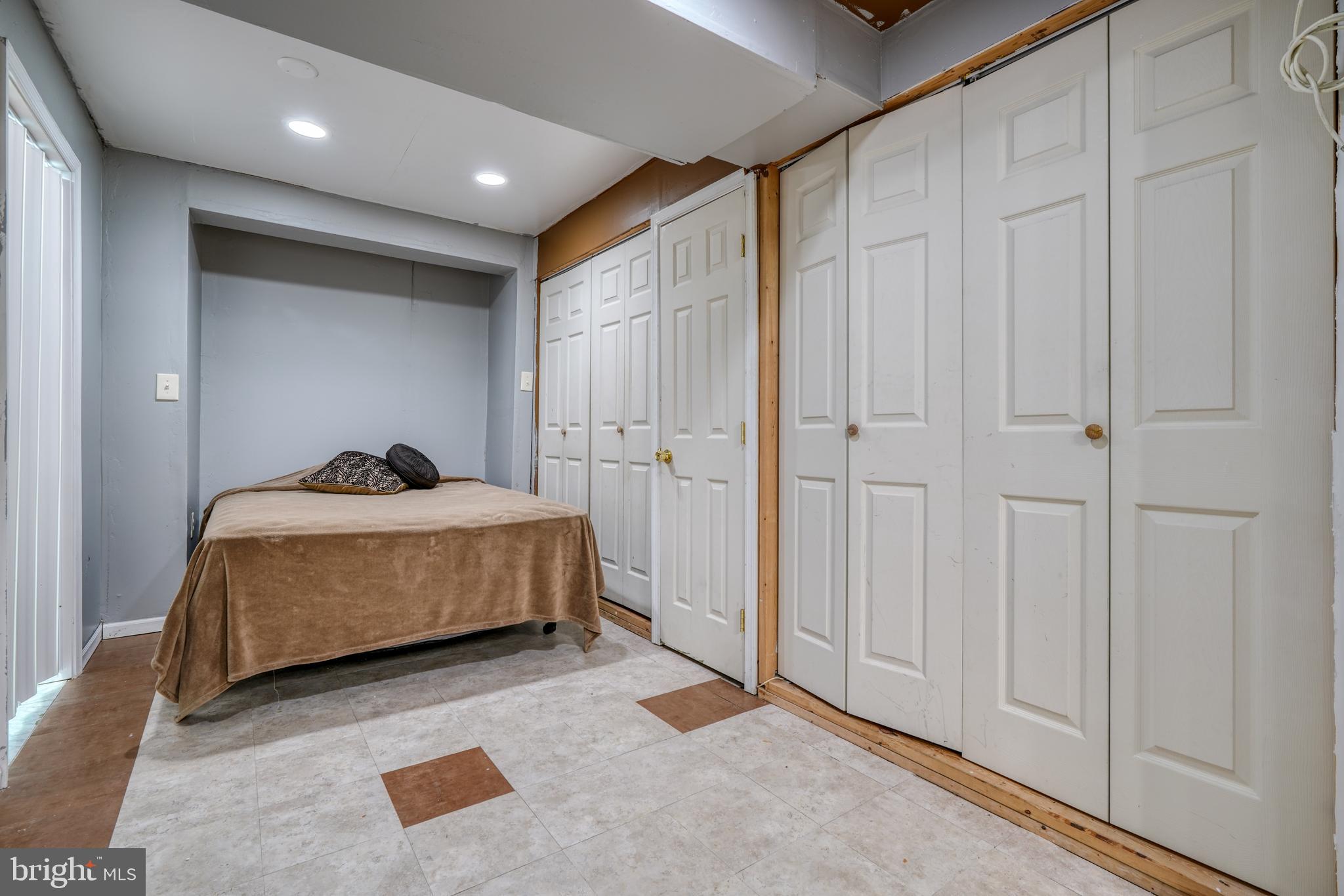 SIMMONS ACRES - Residential