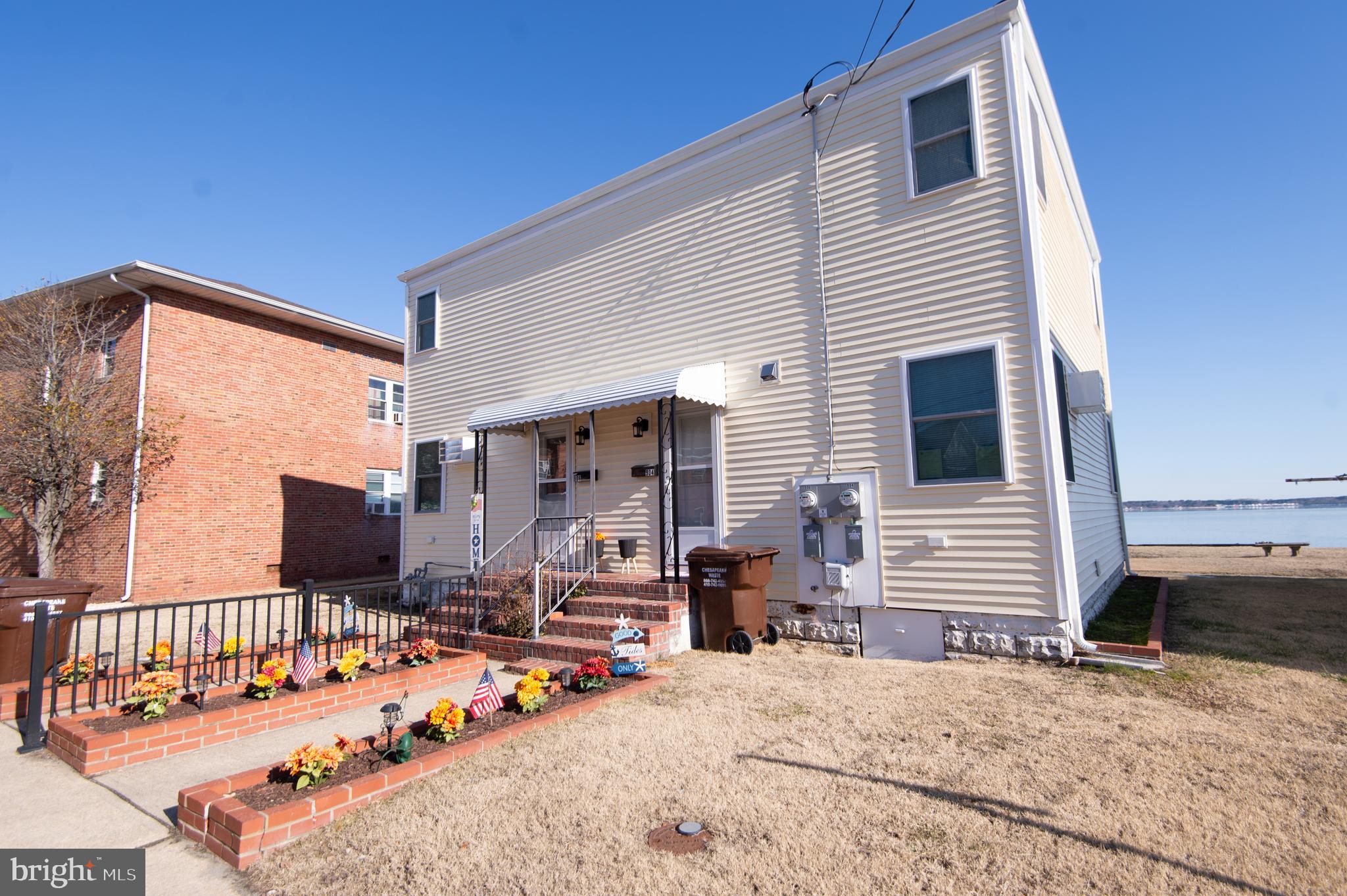 904 & 906 OAKLEY TERRACE