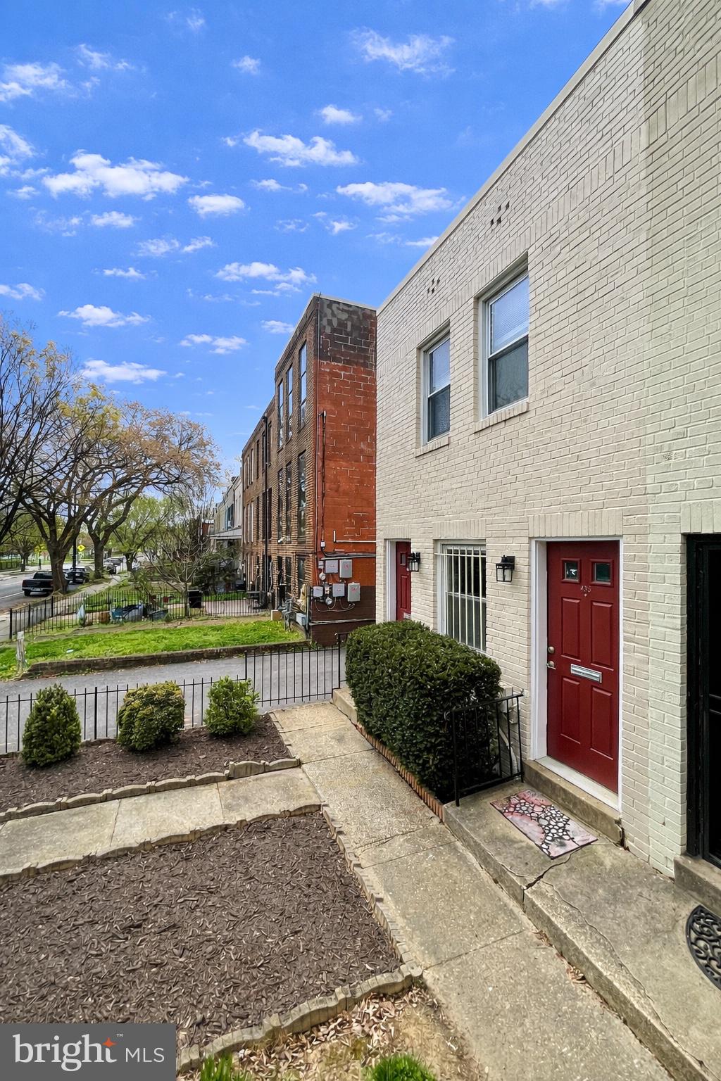 433-435 17TH STREET SE