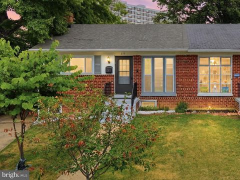 Photo of 235 S Jenkins Street, ALEXANDRIA, VA 22304 (MLS # VAAX2064034)