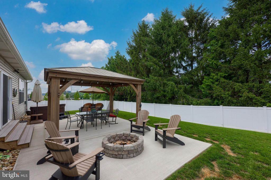 Photo of 201 MARKET SQUARE S, LEOLA, PA 17540 (MLS # PALA2036952)