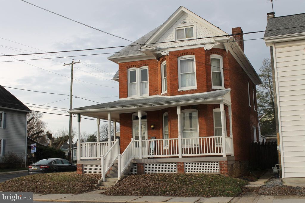 Photo of 102 N Queen Street, LITTLESTOWN, PA 17340 (MLS # PAAD2022284)