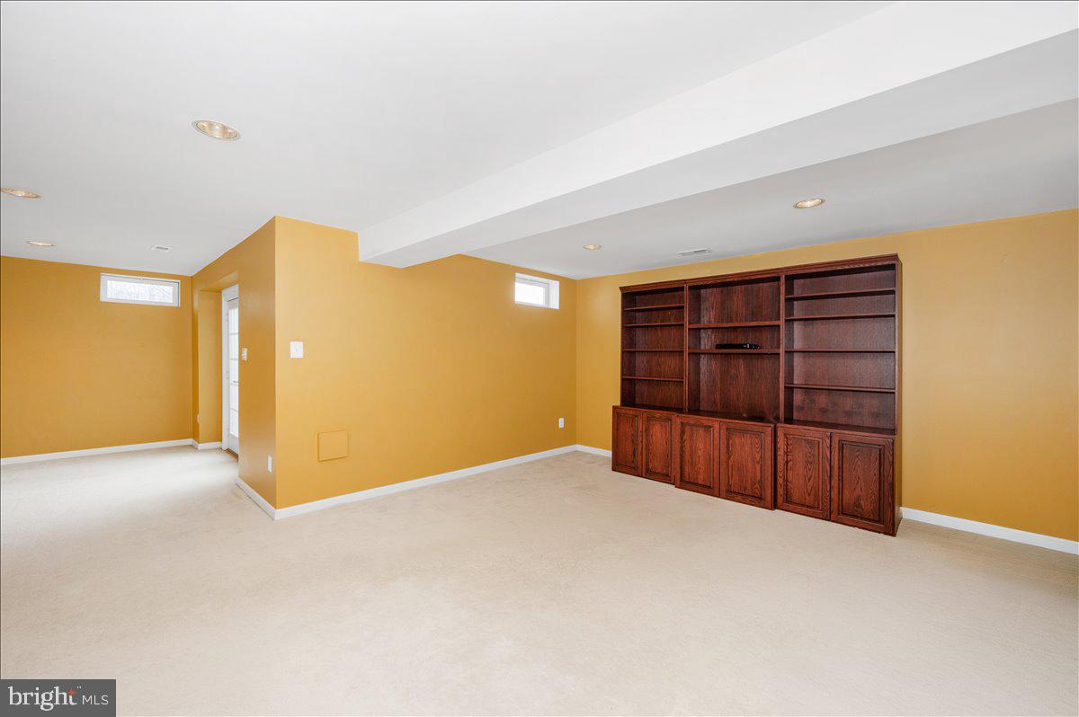 MANOR OAKS - Residential