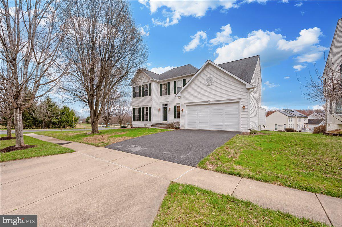 MANOR OAKS - Residential