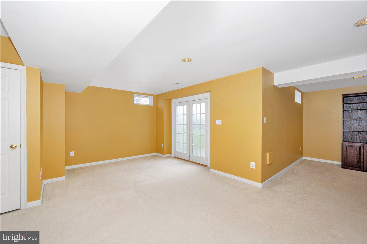 MANOR OAKS - Residential