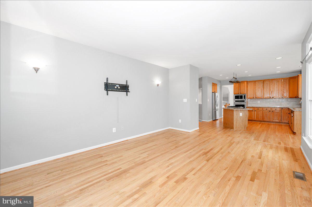 MANOR OAKS - Residential