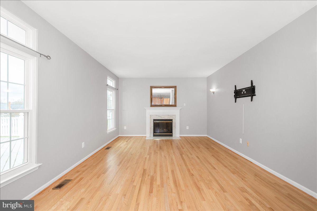 MANOR OAKS - Residential