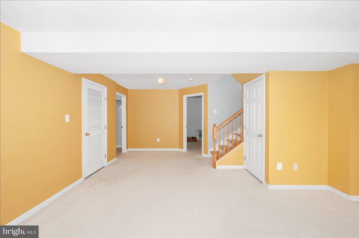 MANOR OAKS - Residential