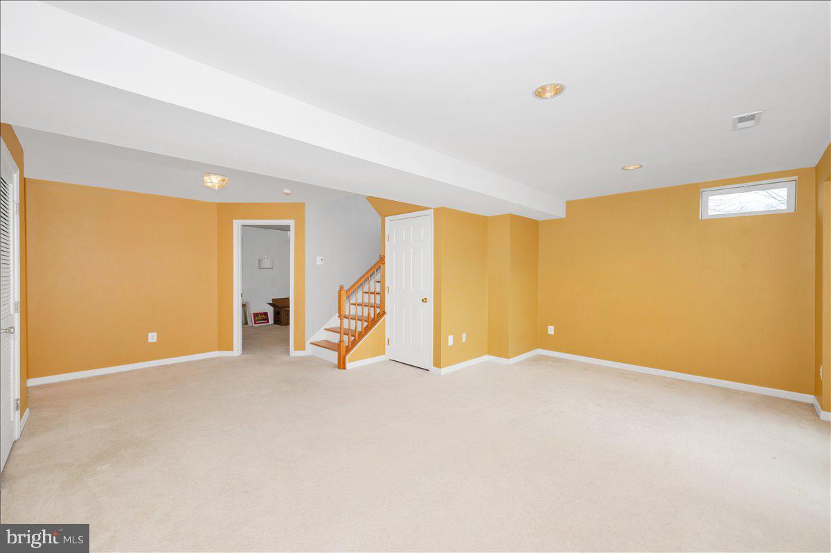 MANOR OAKS - Residential