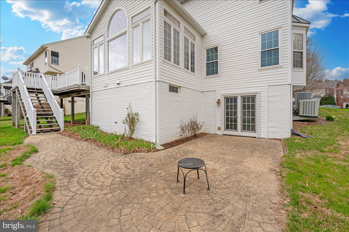 MANOR OAKS - Residential