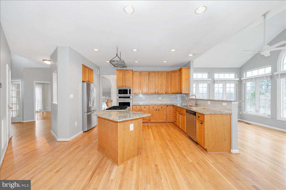 MANOR OAKS - Residential