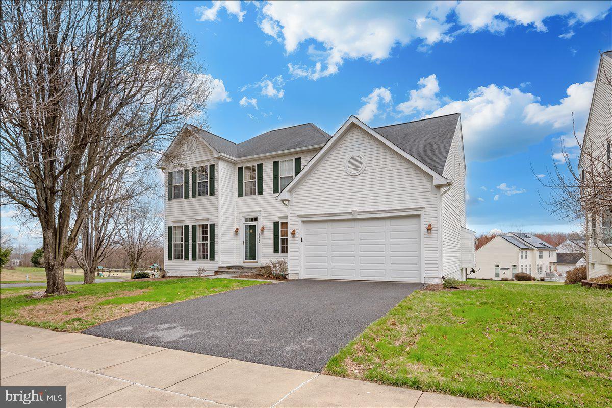 MANOR OAKS - Residential