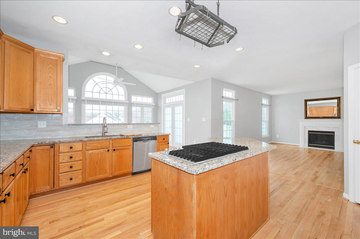 MANOR OAKS - Residential