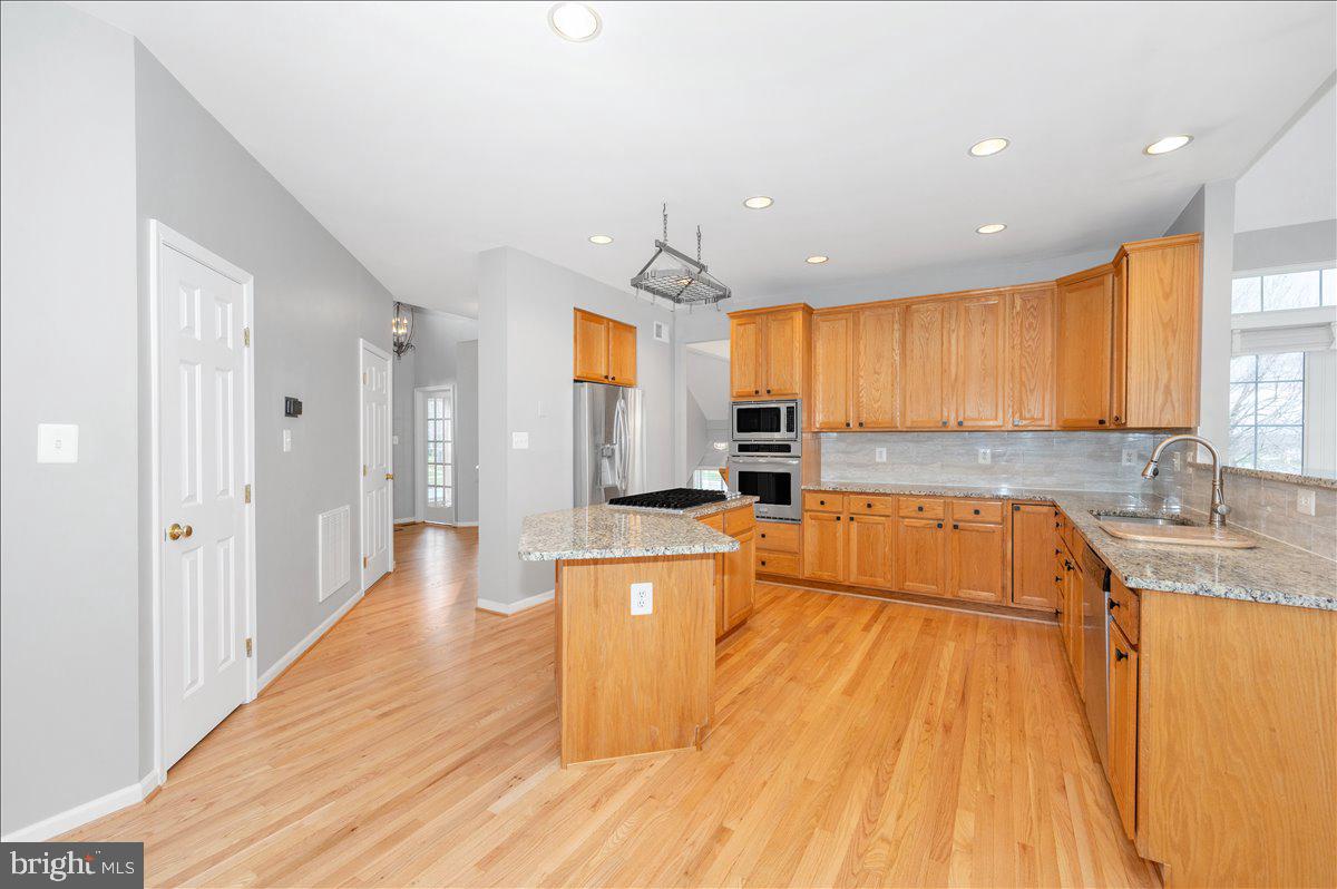 MANOR OAKS - Residential