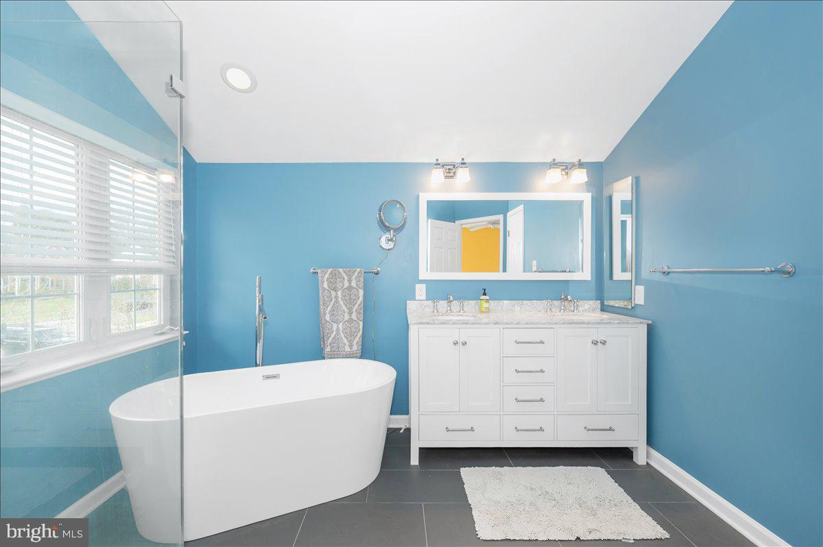 MANOR OAKS - Residential