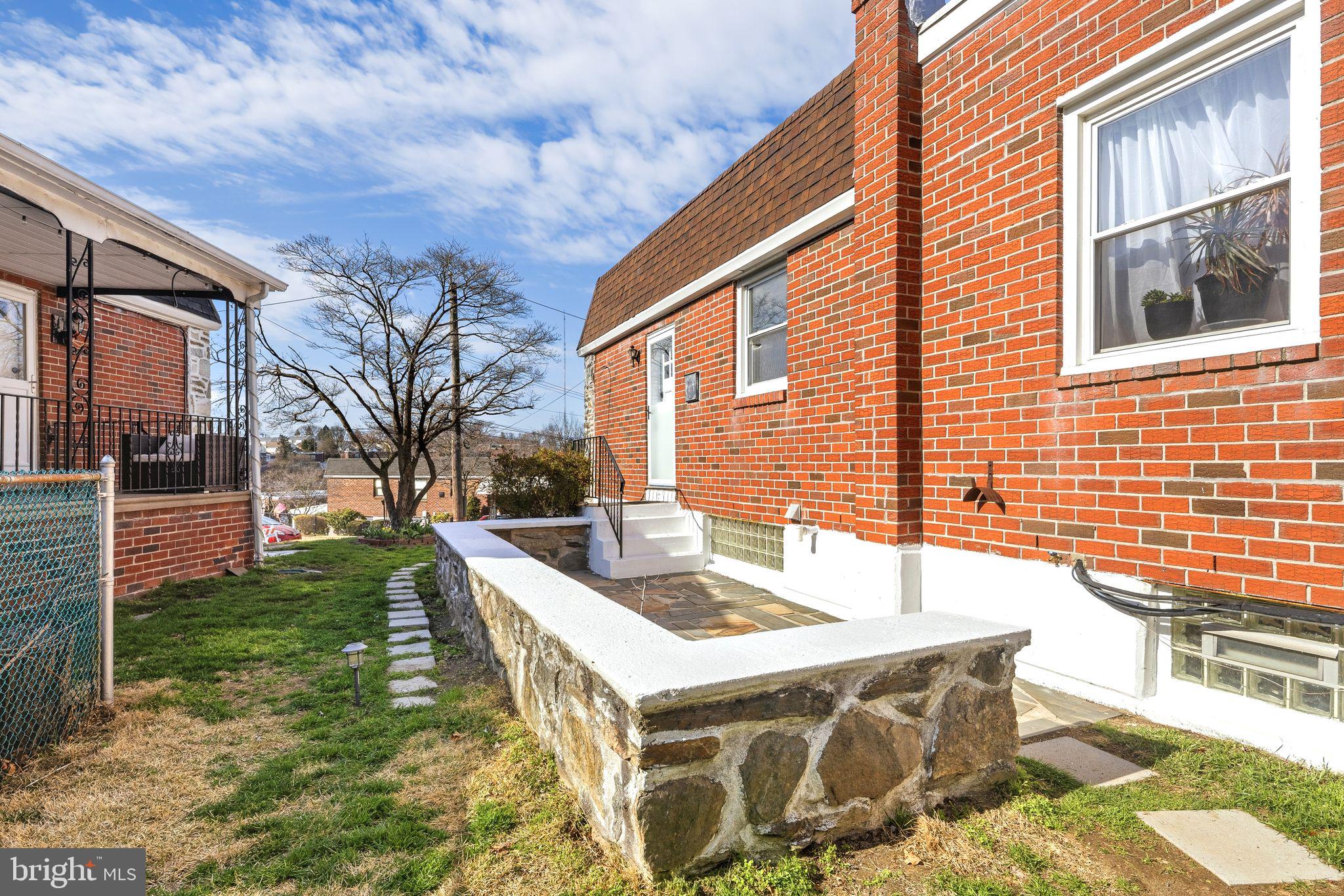 ROXBOROUGH - Residential