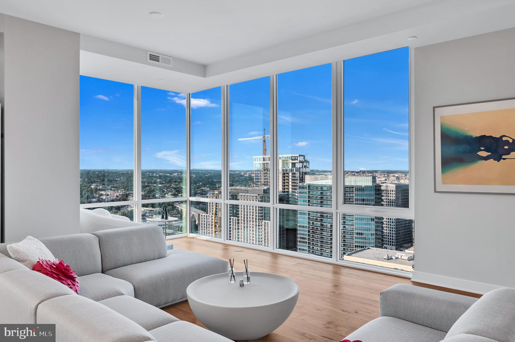 ROSSLYN - Residential Lease