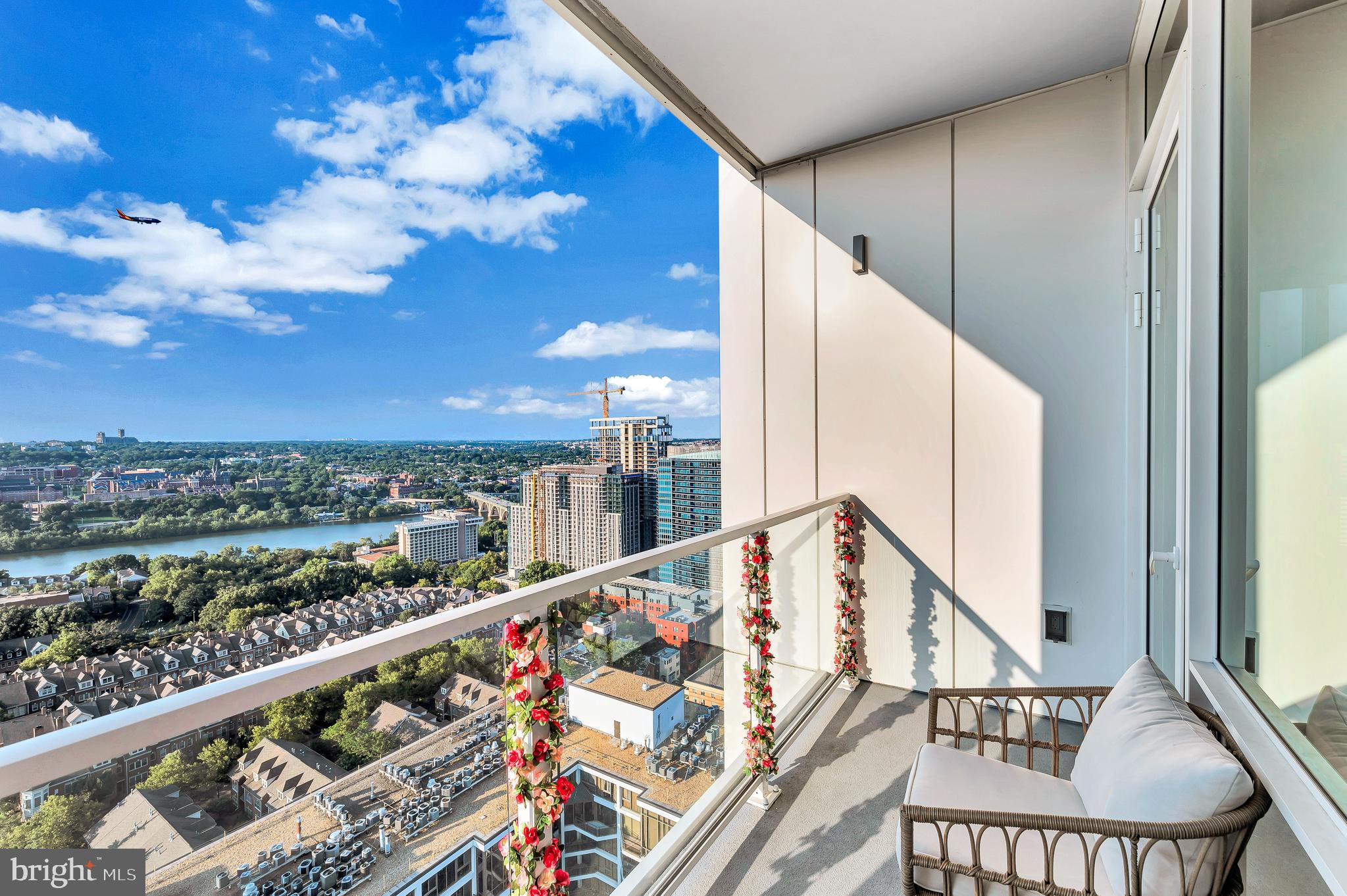 ROSSLYN - Residential Lease