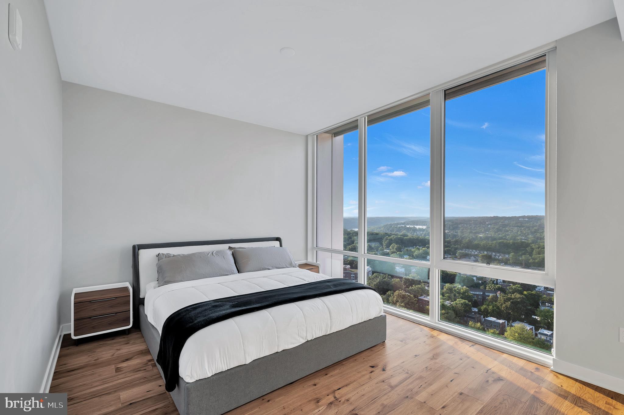 ROSSLYN - Residential Lease