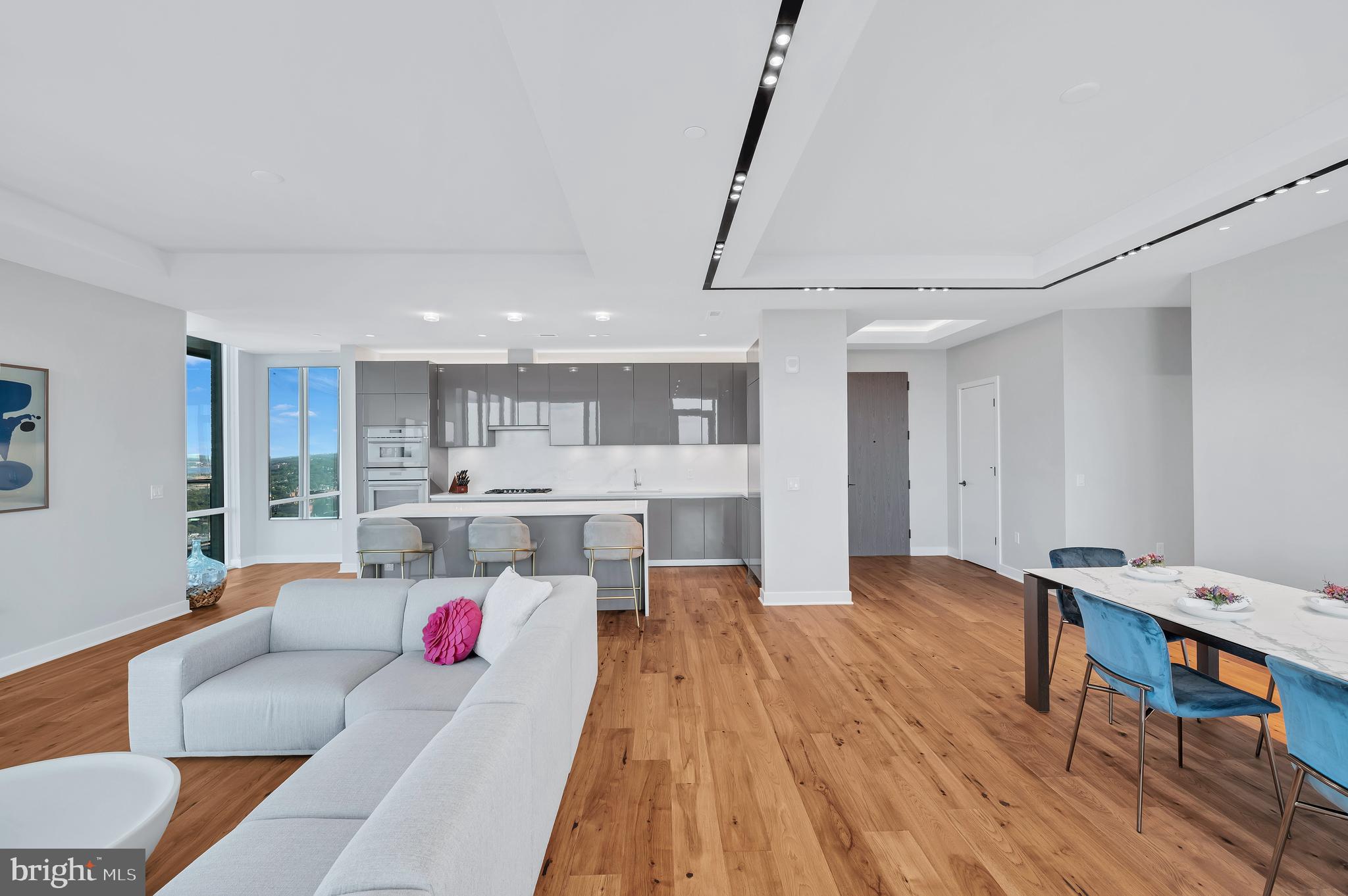 ROSSLYN - Residential Lease