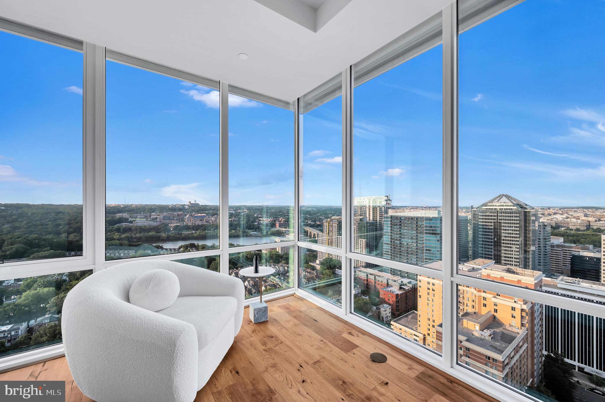 ROSSLYN - Residential Lease