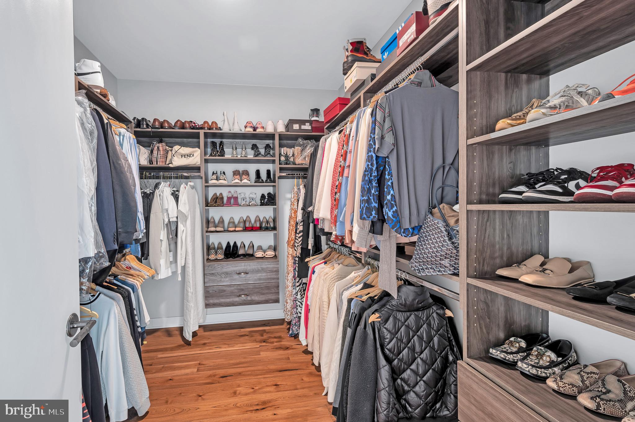 ROSSLYN - Residential Lease