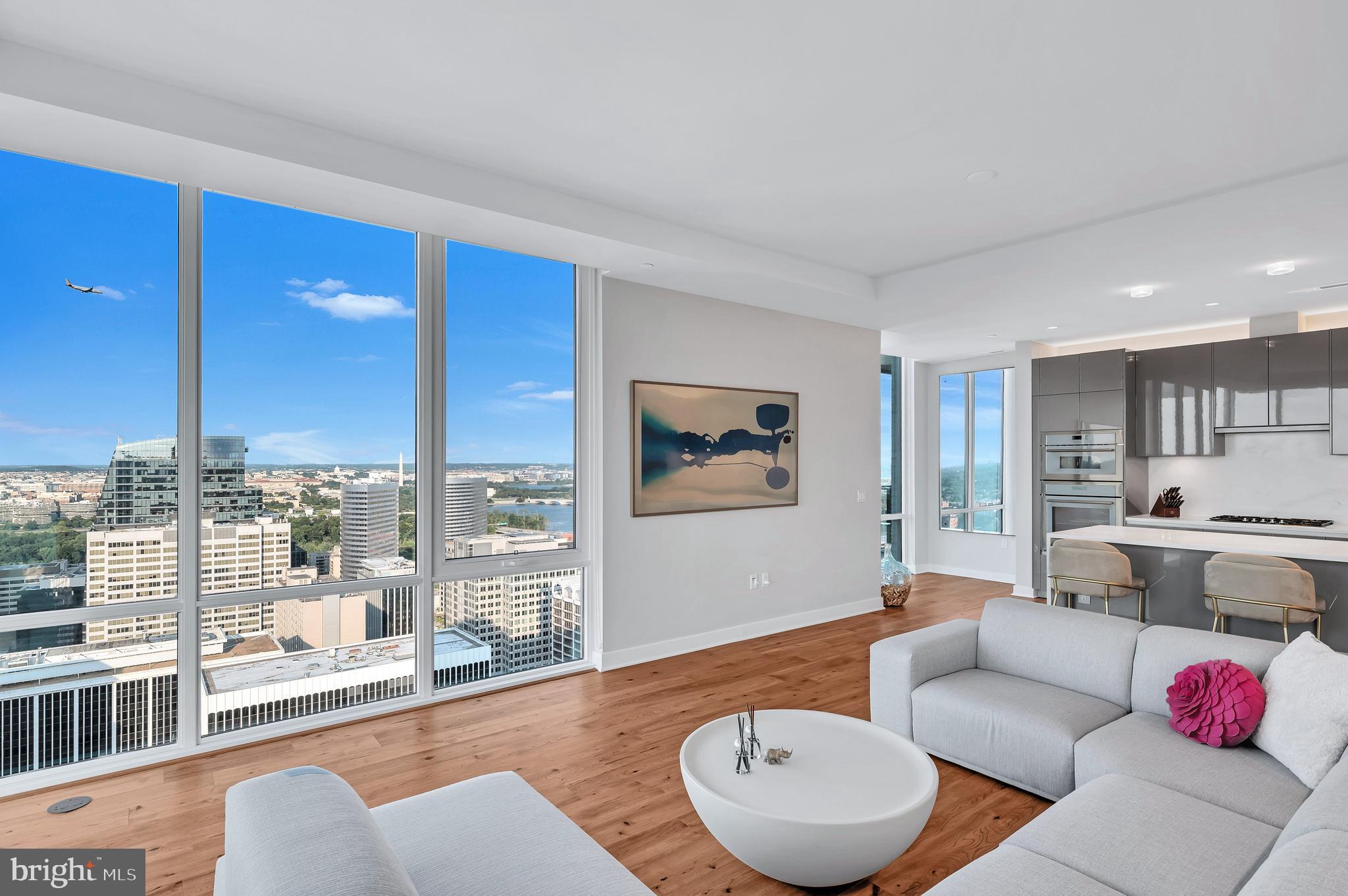 ROSSLYN - Residential Lease