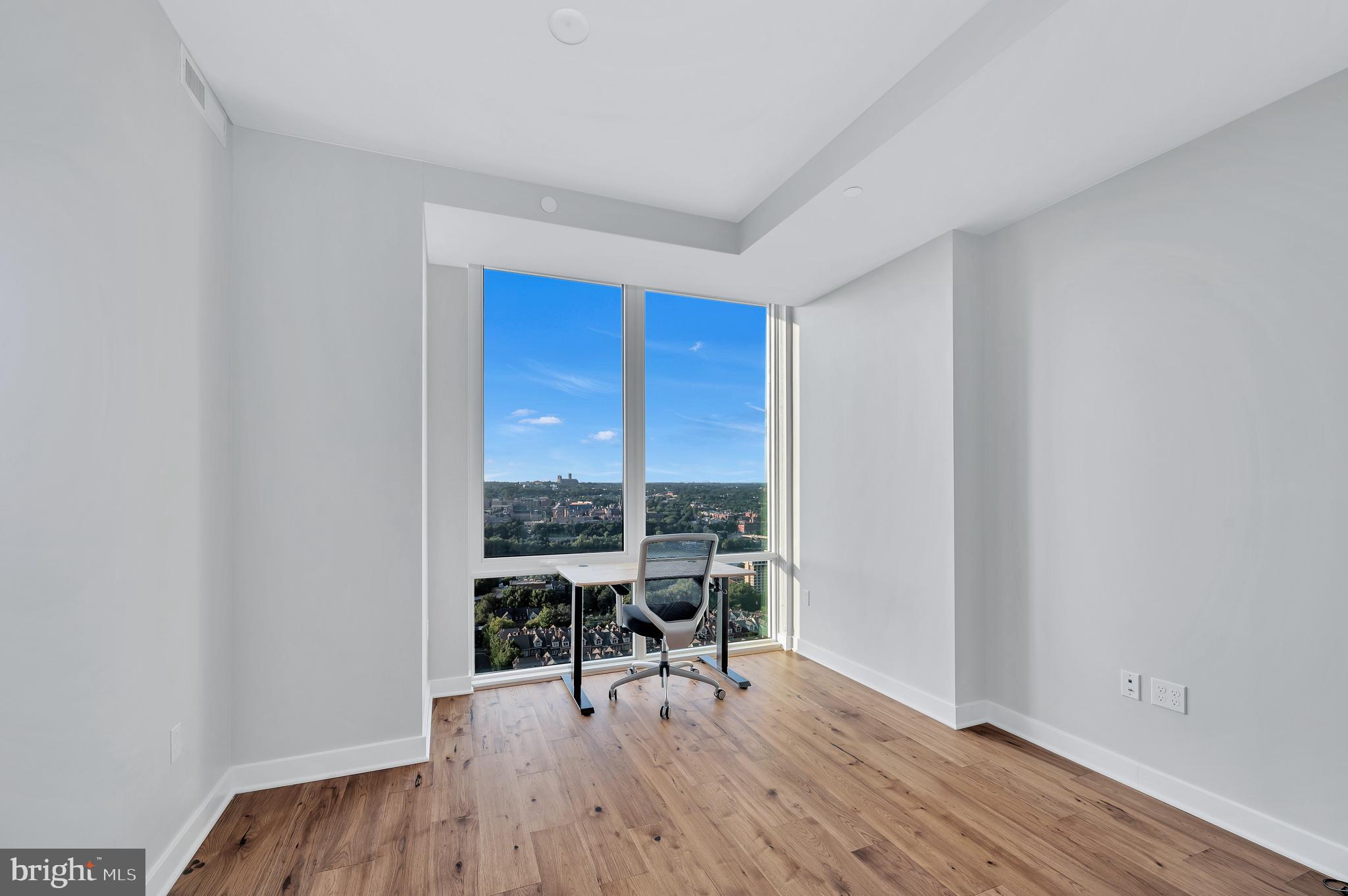 ROSSLYN - Residential Lease