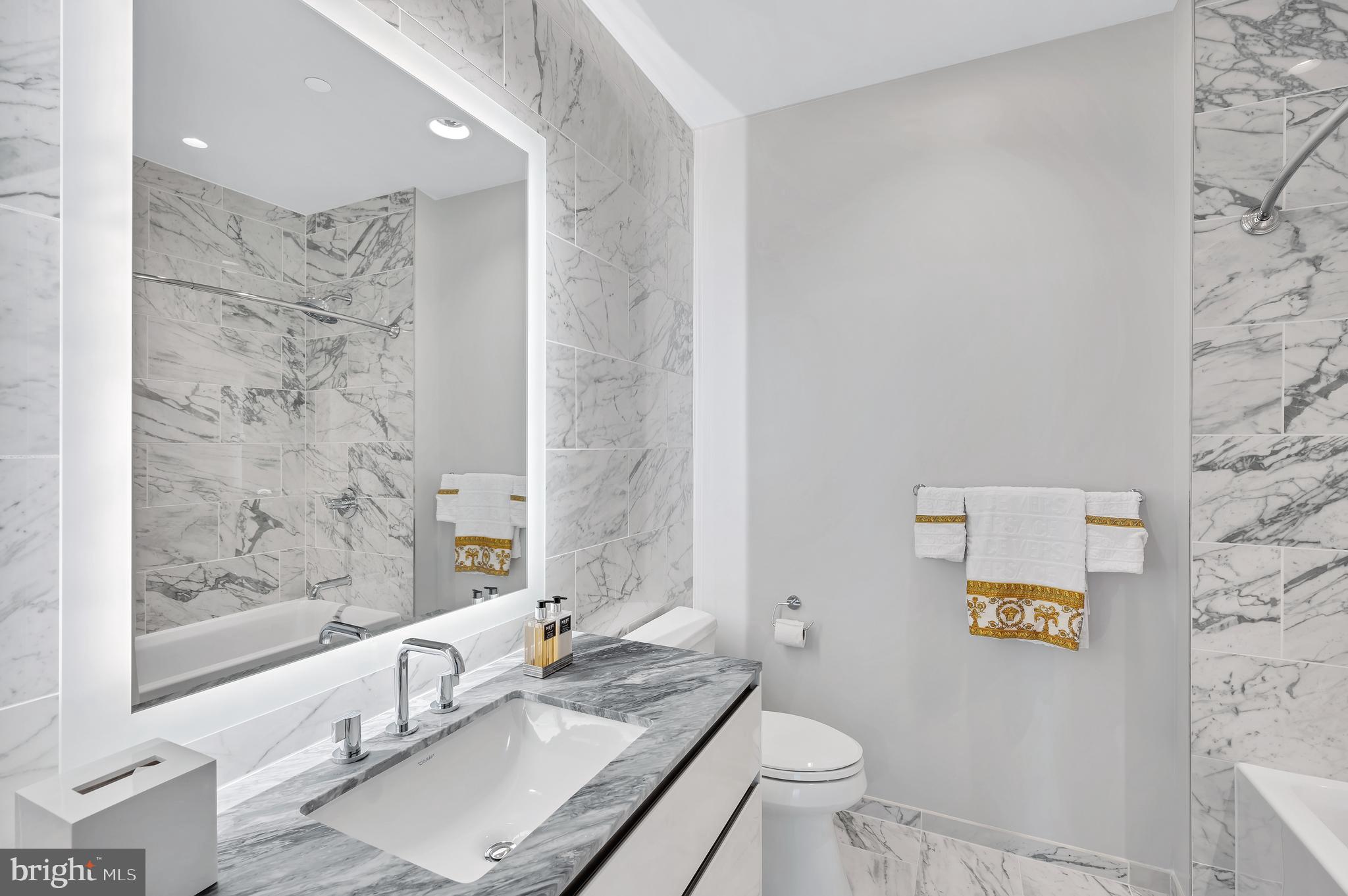 ROSSLYN - Residential Lease