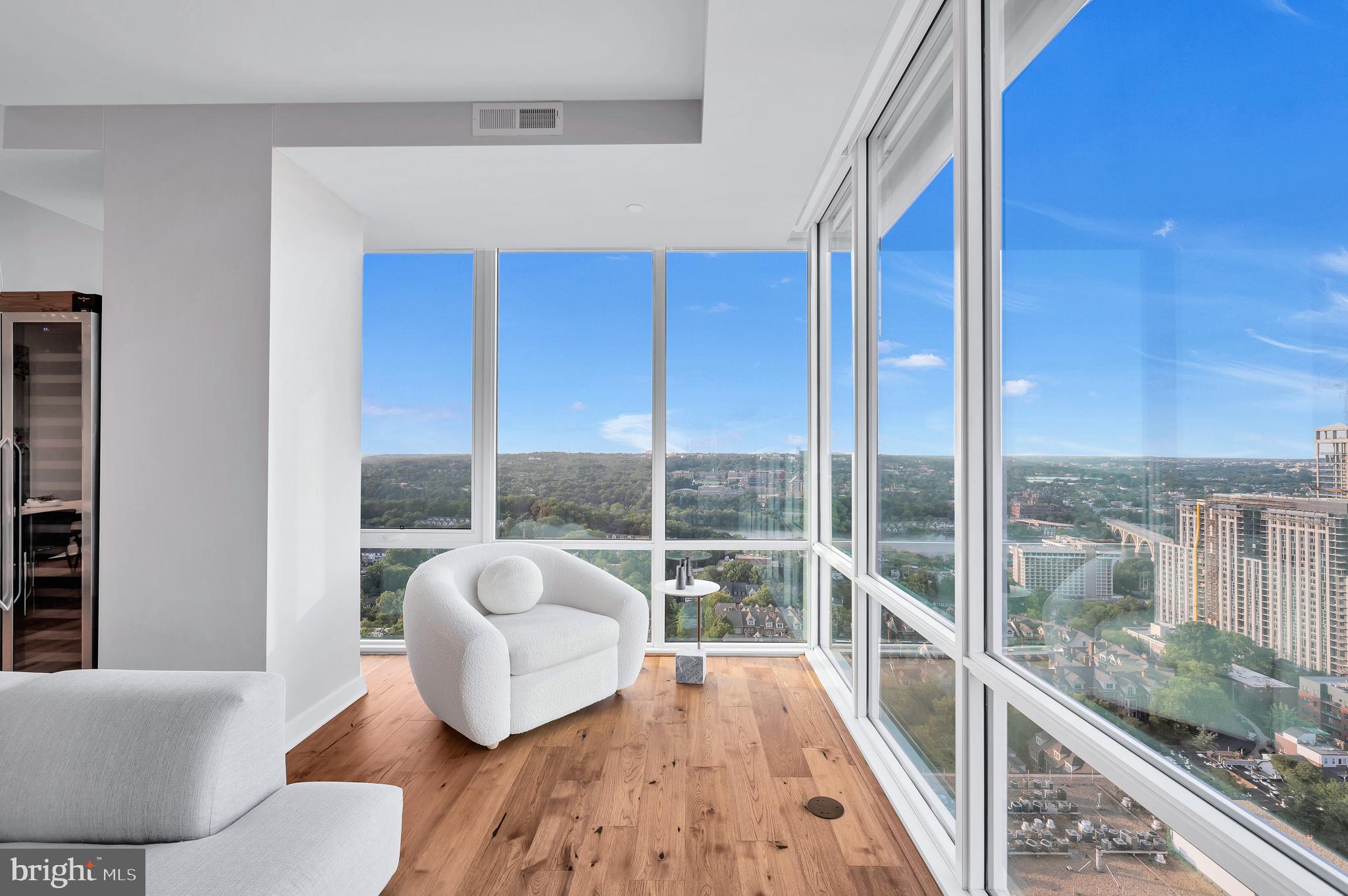 ROSSLYN - Residential Lease