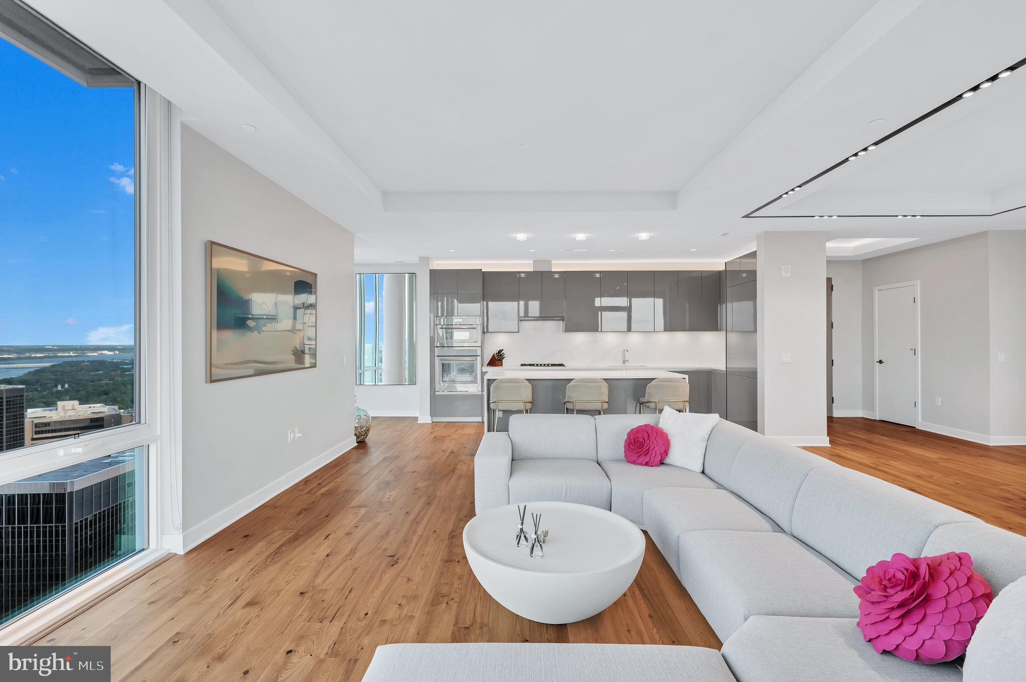 ROSSLYN - Residential Lease