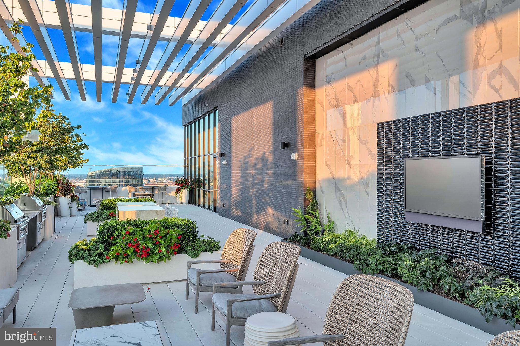 ROSSLYN - Residential Lease