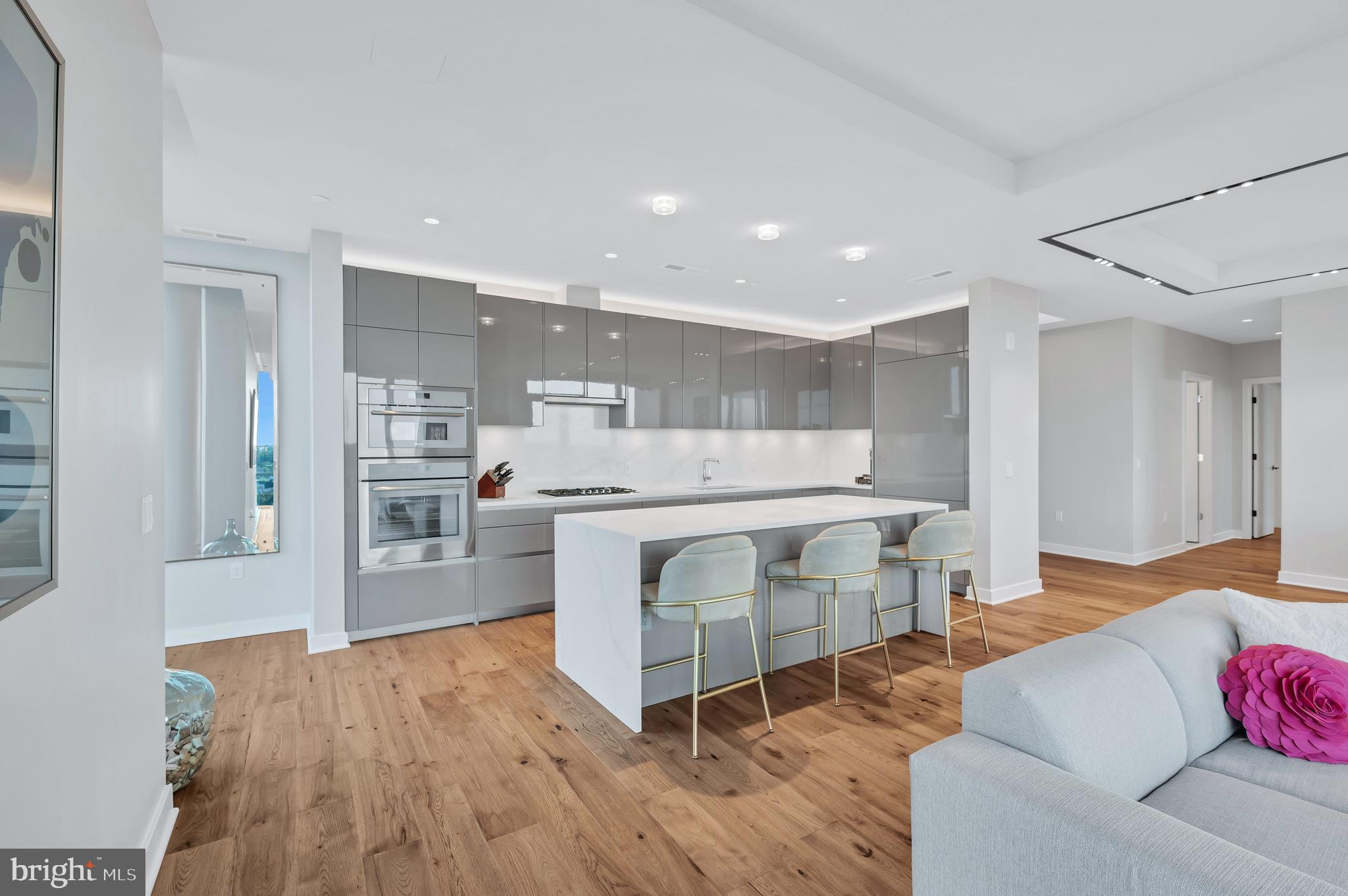 ROSSLYN - Residential Lease