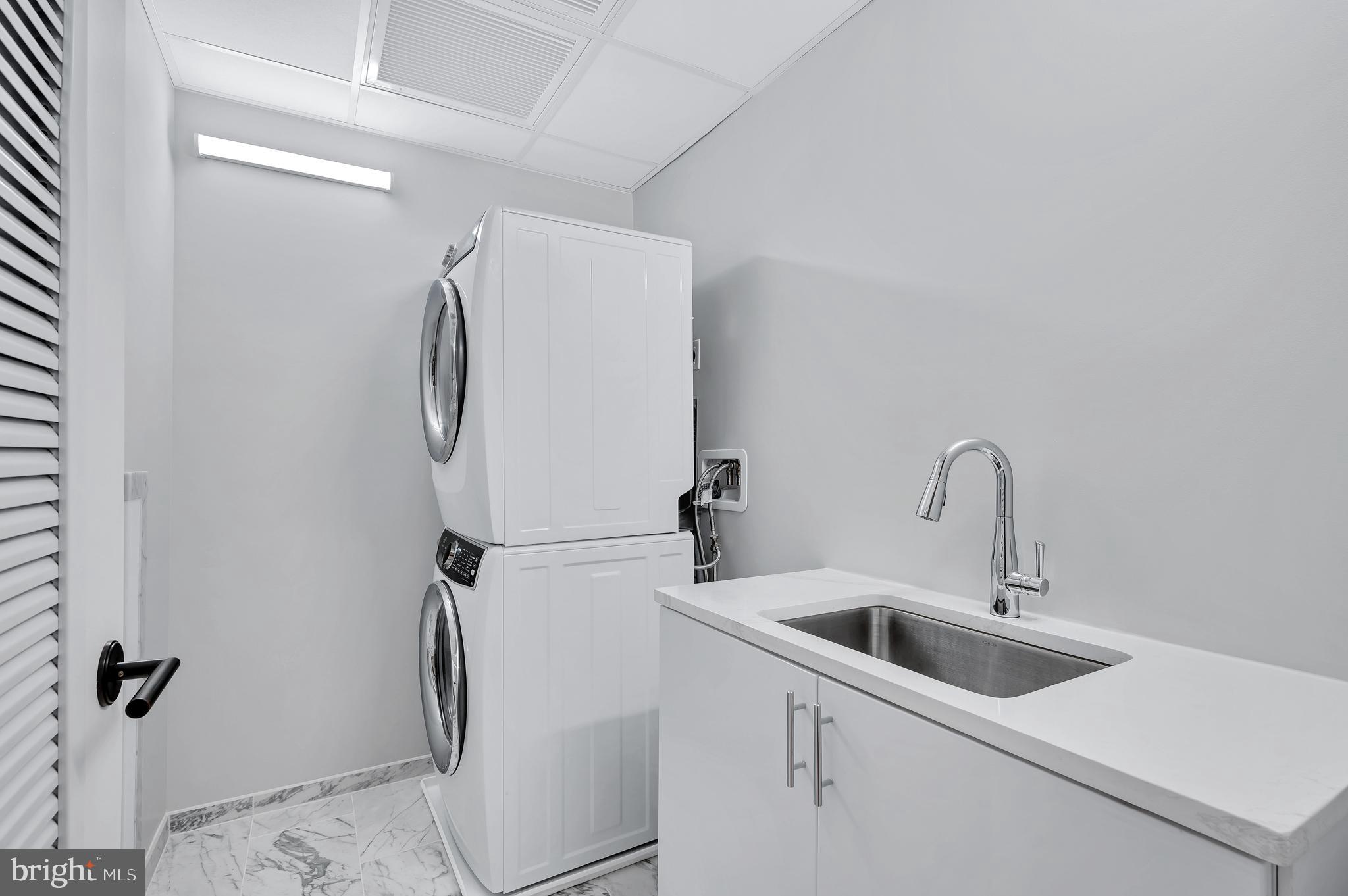 ROSSLYN - Residential Lease