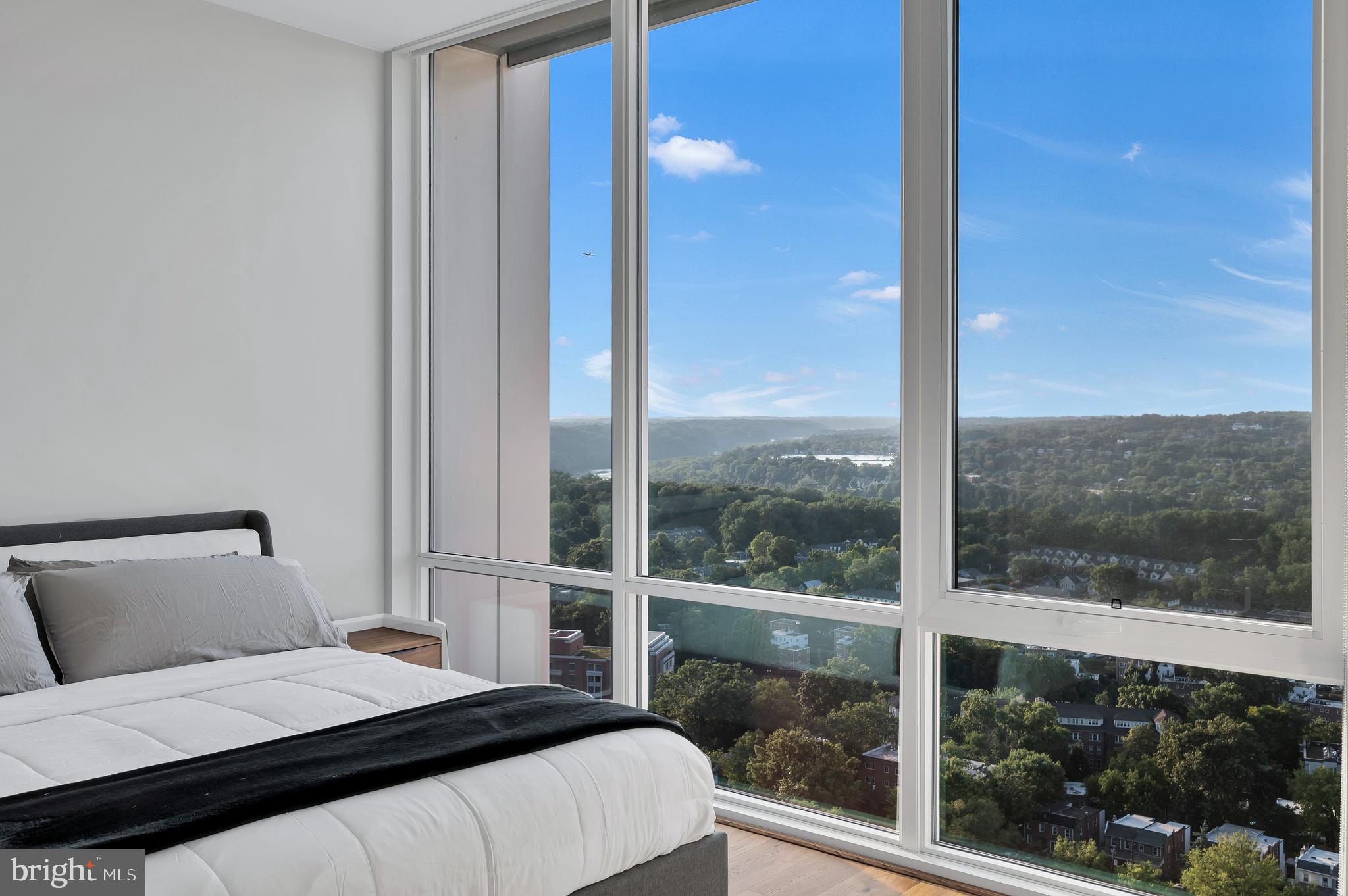 ROSSLYN - Residential Lease