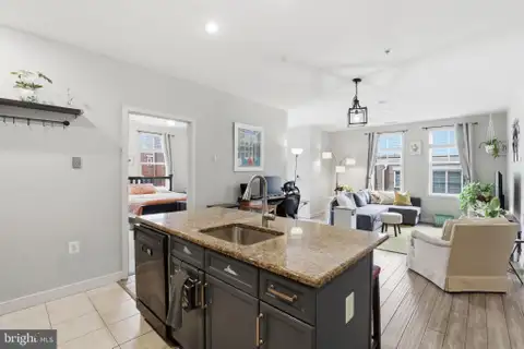 181 E Reed Avenue Unit 304, Alexandria, VA MLS: VAAX2064992