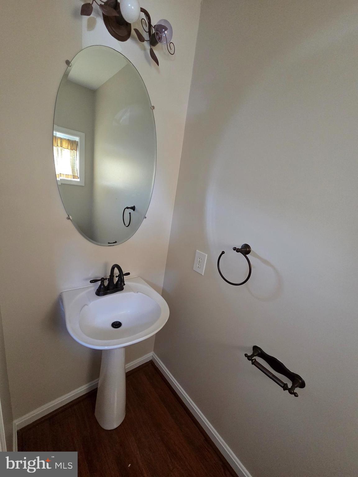 STONEHAVEN MEWS IN CROFTON VILLAGE - Residential Lease