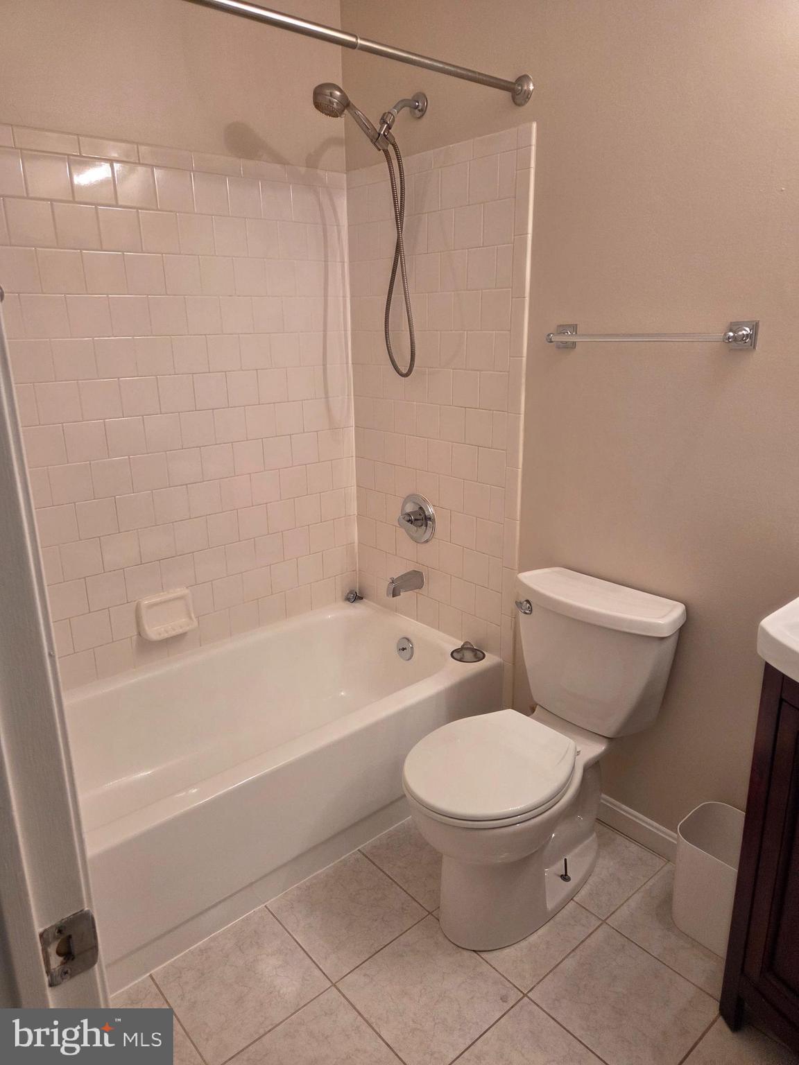 STONEHAVEN MEWS IN CROFTON VILLAGE - Residential Lease