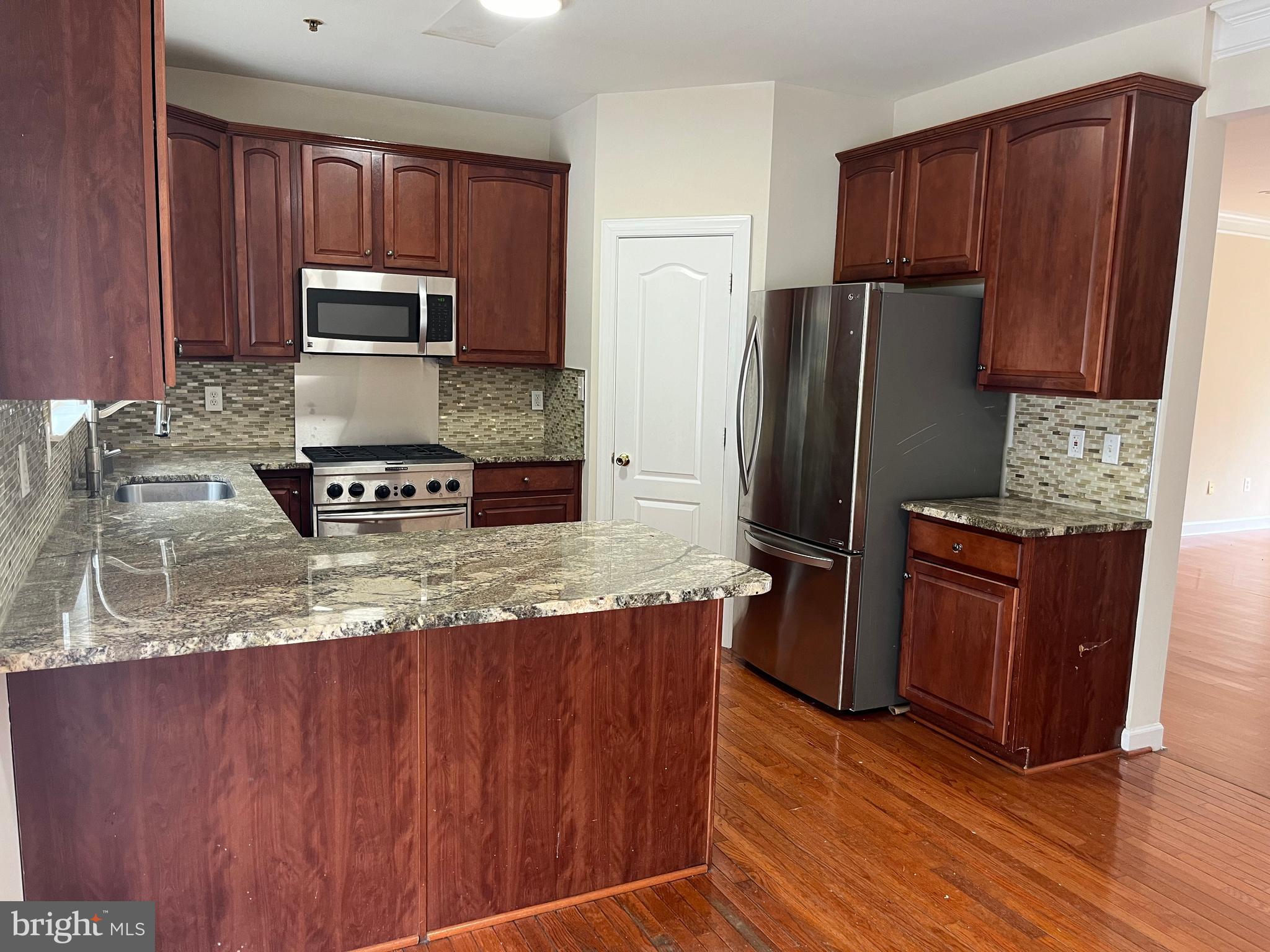 RENAISSANCE PLAZA - Residential