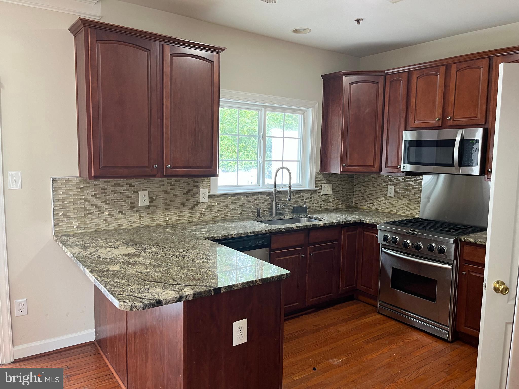 RENAISSANCE PLAZA - Residential