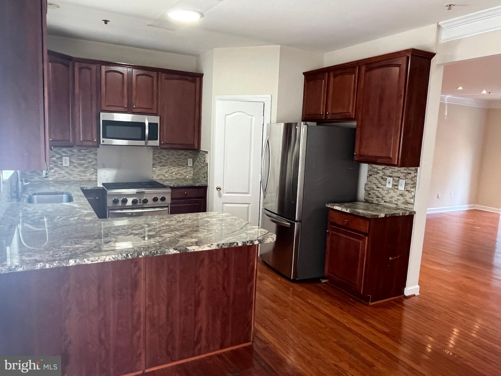 RENAISSANCE PLAZA - Residential