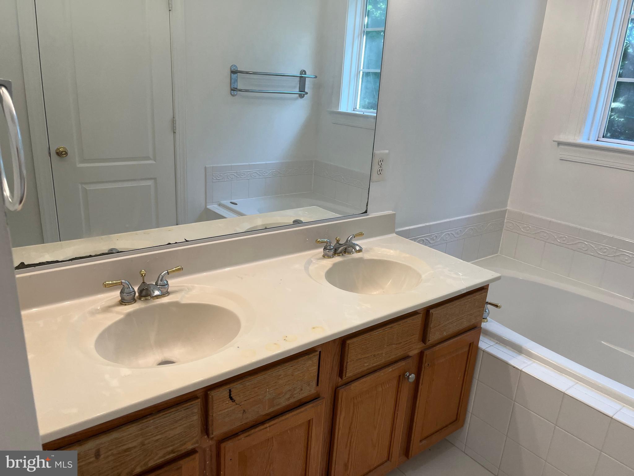 RENAISSANCE PLAZA - Residential