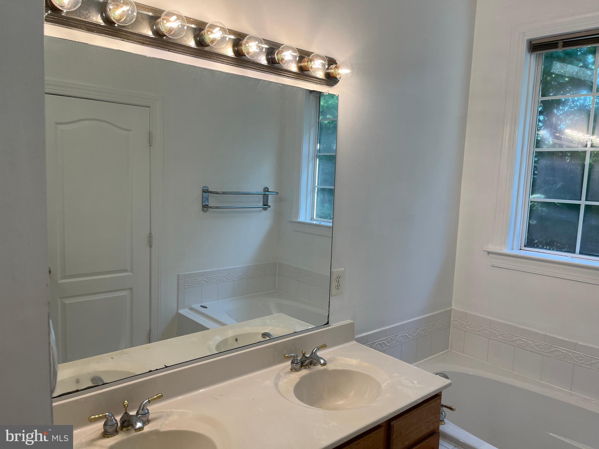 RENAISSANCE PLAZA - Residential