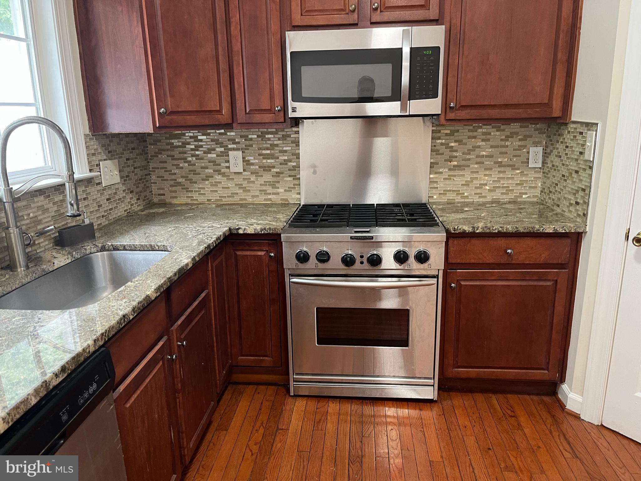 RENAISSANCE PLAZA - Residential