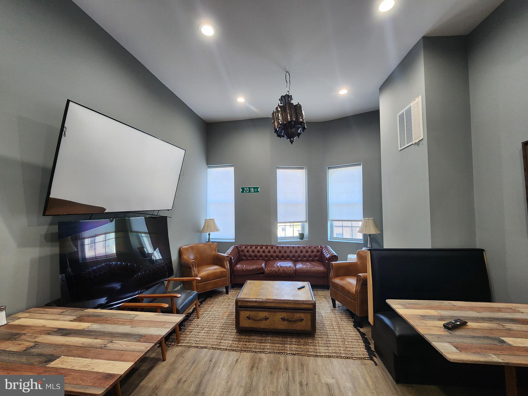 BARCLAY - Commercial Sale