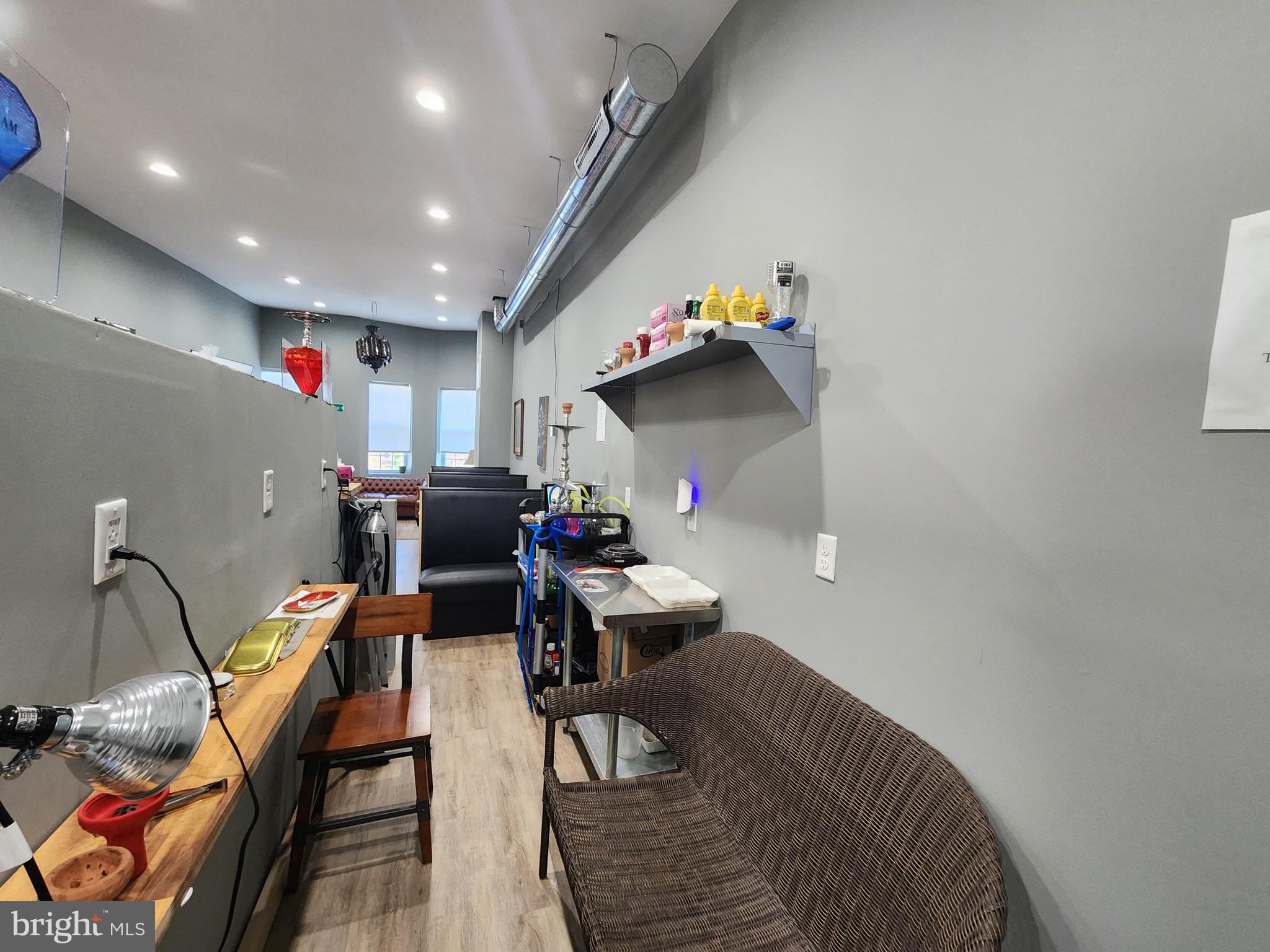 BARCLAY - Commercial Sale