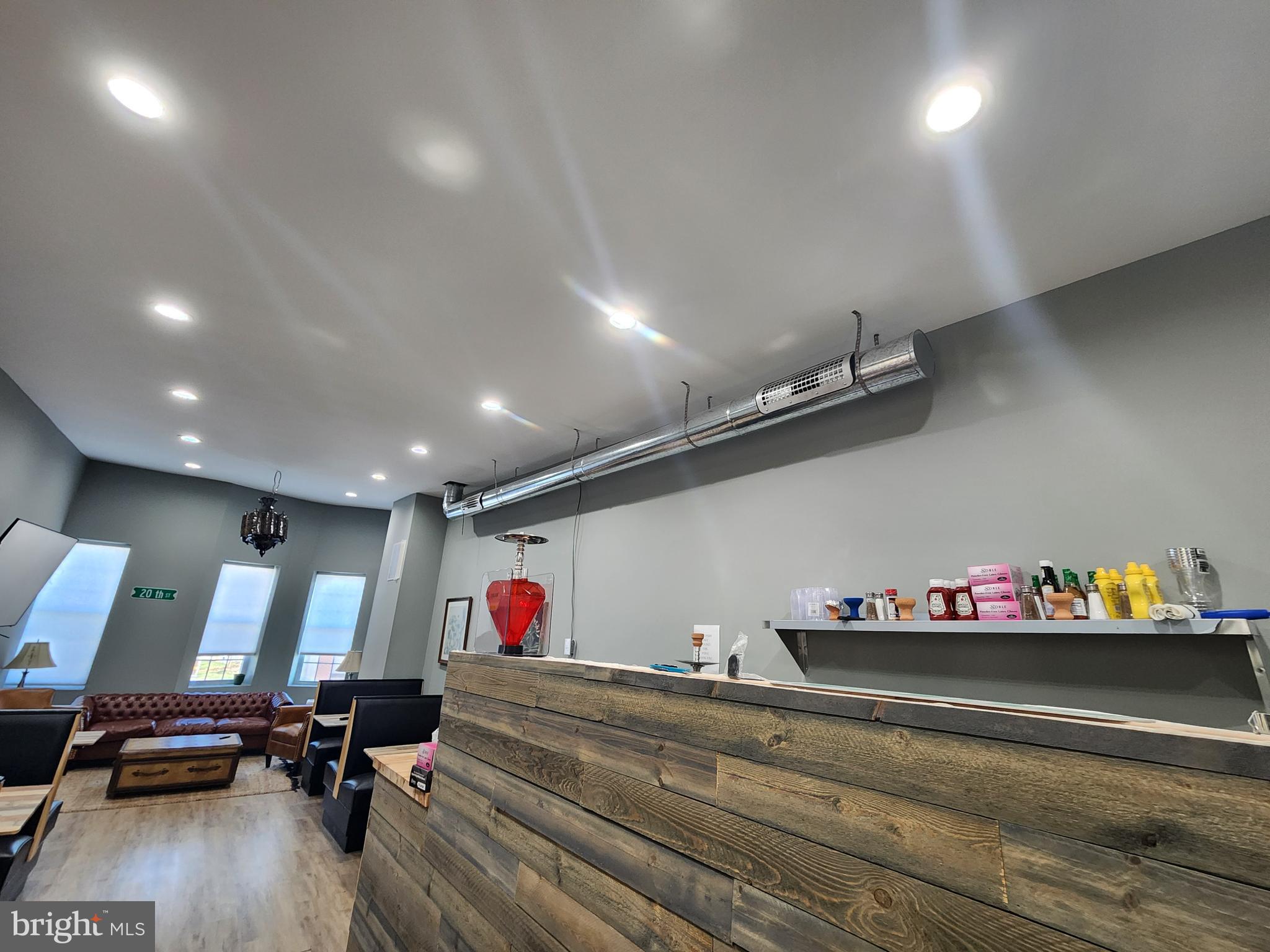 BARCLAY - Commercial Sale