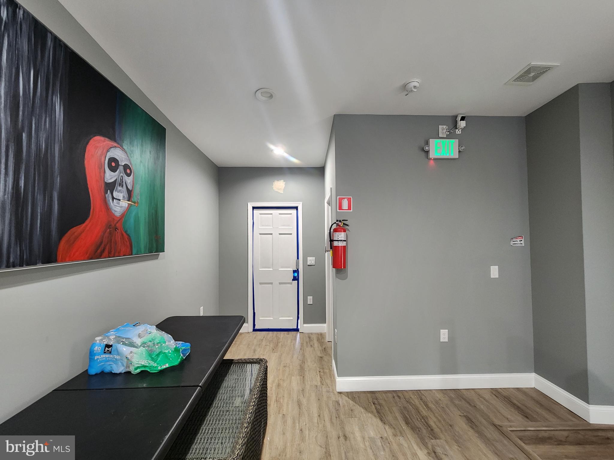 BARCLAY - Commercial Sale