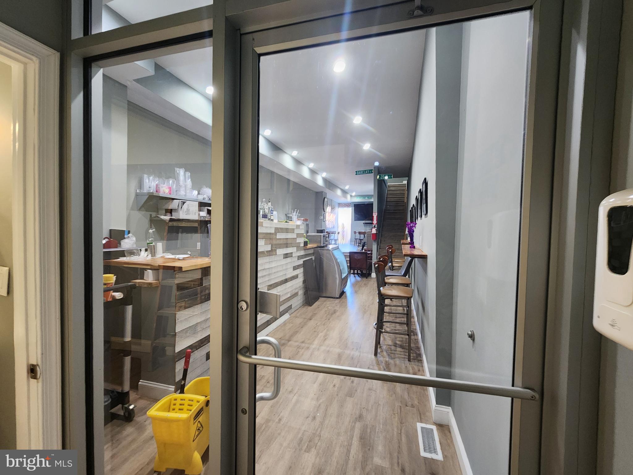 BARCLAY - Commercial Sale