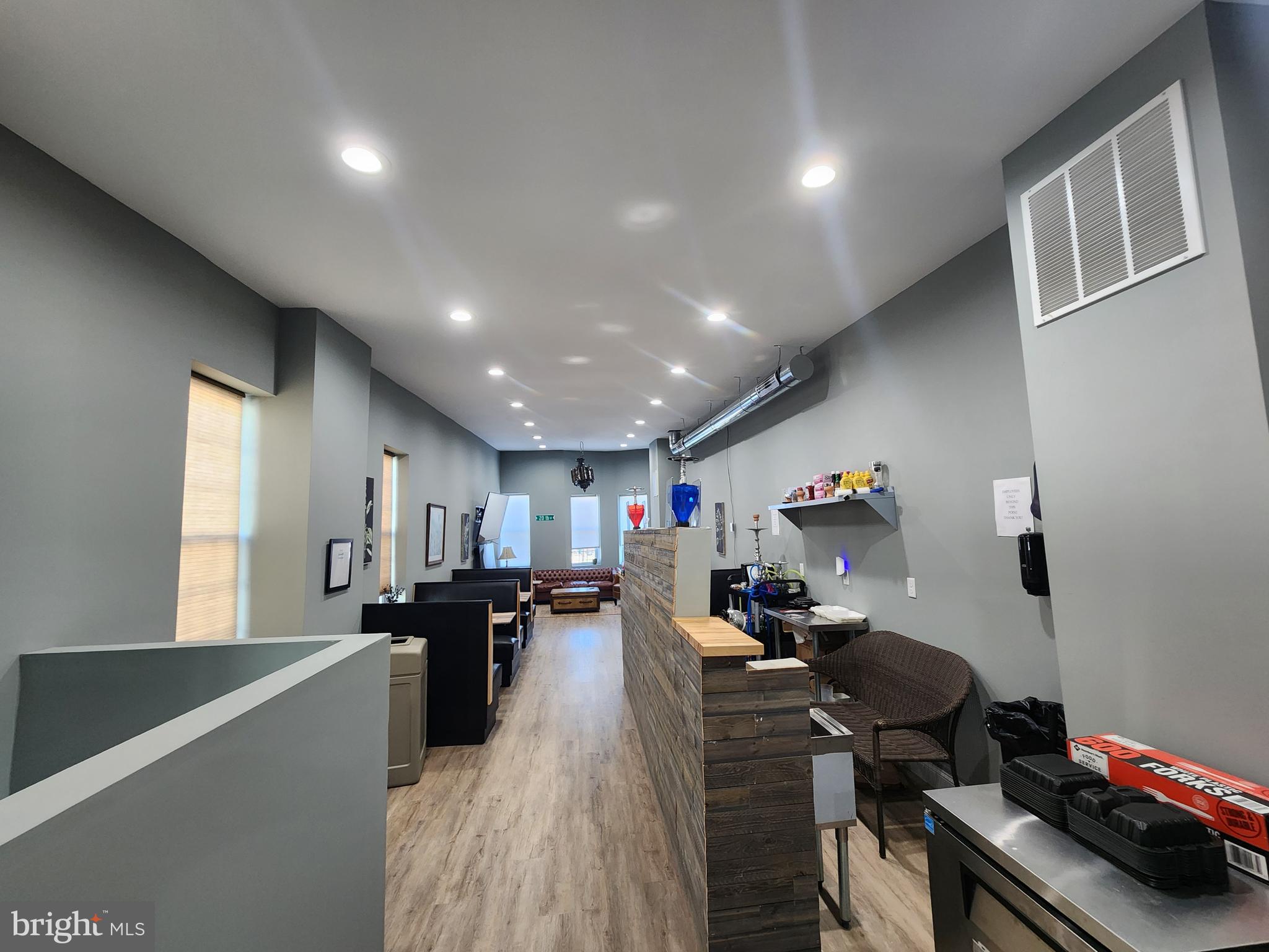 BARCLAY - Commercial Sale